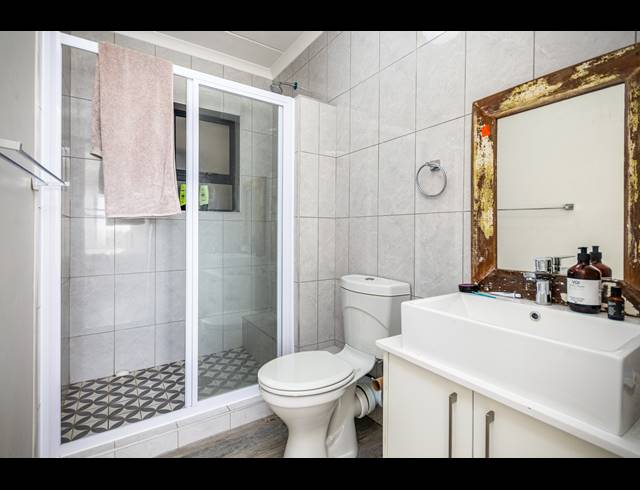 2 BEDROOM APARTMENT FOR SALE IN TABLE VIEW
